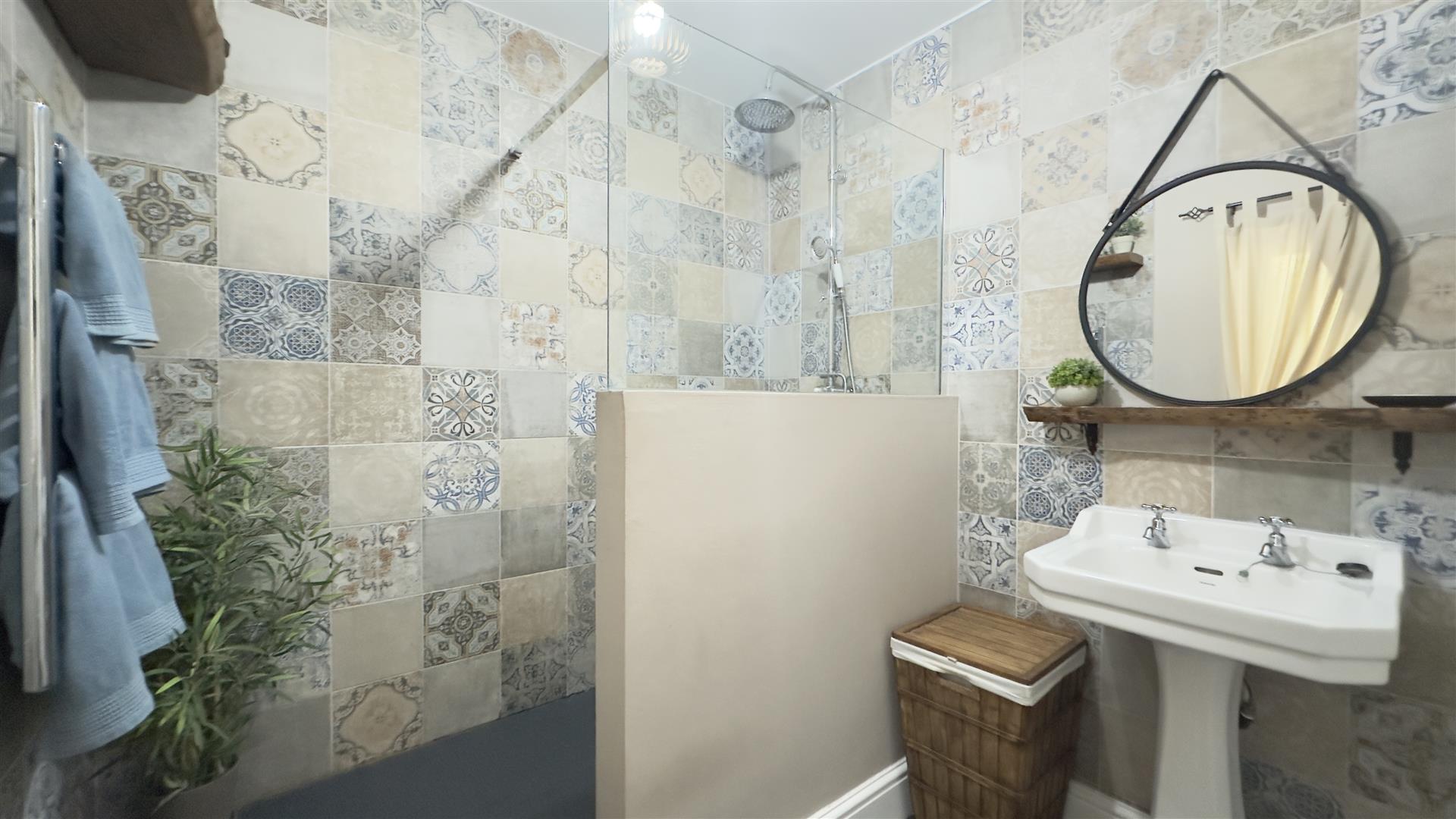 Image of House - 5 Bedrooms - 4 Bathrooms for Sale in Other South District-Gibraltar, Image 15